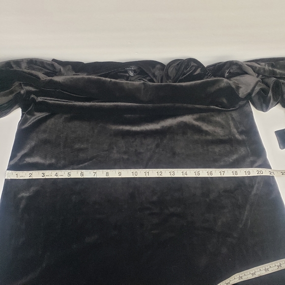 Romeo + Juliet Couture Velvet Cold-Shoulder Dress - Picture 7 of 8